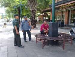 Ciptakan Situasi Aman Dan Kondusif Jelang Lebaran, Babinsa Keprabon Bersama Linmas Laksanakan Patroli Siang