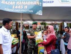 Sambut Hari Raya Idul Fitri 1445 H, Kodim 0801/Pacitan Gandeng Perum Bulog Adakan Bazar Murah