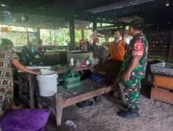 Dukung UMKM, Babinsa Koramil Jogorogo Sambangi Tempat Pembuatan Tahu
