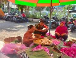 Sambangi Penjual Bunga di Pasar Kembang, Cara Jitu babinsa Sriwedari Mempererat Tali Silaturahmi