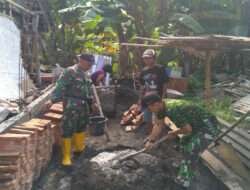 Pupuk Rasa Kepedulian, Babinsa Banjarsari Motori Pelaksanaan Gotong Royong Renovasi Rumah Warga