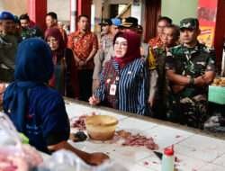 Dandim 0726/Sukoharjo Bersama Forkopimda Dampingi Bupati Cek Langsung Harga Sembako