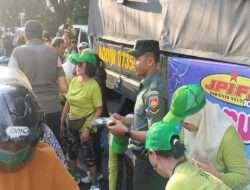 Kodim 0735/Surakarta Bersama Radio JPI FM Bagikan Takjil Gratis Jelang Berbuka Puasa