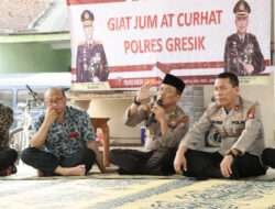 Jumat Curhat, Polres Gresik Sambangi Warga Suci Sampaikan Pesan Kamtibmas