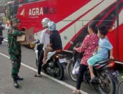 Momentum Penuh Berkah, Koramil 0801/10 Punung Bagikan Takjil Gratis.