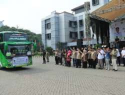 Mudik Gratis 2024, Forkopimda Gresik Berangkatkan Ribuan Pemudik dari Gresik dengan Bus Dikawal Polisi