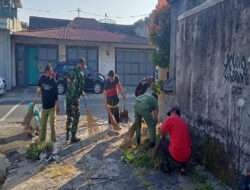 Jelang Hari Raya Idul Fitri 1445 H Babinsa Tegalharjo Bersama Warga Laksanakan Bersih-Bersih Kampung