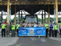 Cegah Kecelakaan di Jalan saat Mudik, Satlantas Polres Gresik gelar Pemeriksaan Kesehatan dan Tes Urine Puluhan Sopir Bus di Terminal