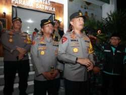 Kapolda Jatim Cek Pospam Pastikan Malam Jelang Lebaran Aman dan Kondusif