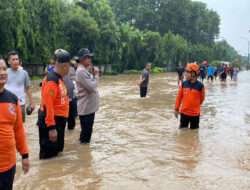 Sigap Tanggap, Polres Pasuruan Kota bersama TNI dan Warga Tangani Banjir