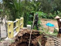 Solidaritas Bersama: Babinsa Munjungan dan Pilar Desa Turun Tangan di Tengah Bencana Alam