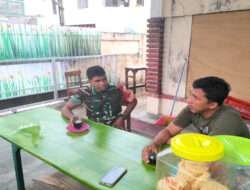 Babinsa Sriwedari Manfaatkan Warung Kopi Sebagai Media Komsos Dengan Warga Binaan