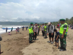 TNI-Polri Perketat Pengamanan di Destinasi Wisata Pantai di Trenggalek