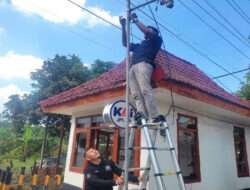 Operasi Ketupat Semeru 2024 Polres Lumajang Pasang Puluhan CCTV di Perlintasan Kereta Api