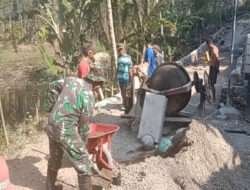 Dorong Semangat Warga, Babinsa Koramil 0801/07 Ngadirojo Turut berkontribusi Dalam Perbaikan Jalan