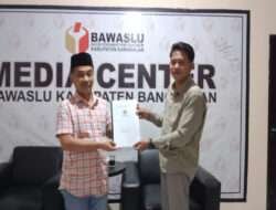 Serah terima Laporan Pemantau Pemilu LPJ DPC POSNU Kabupaten Bangkalan kepada Bawaslu Kabupaten Bangkalan