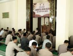 Binrohtal Polres Gresik di Masjid Al Aziz: Memperkuat Iman dan Menjalin Silaturahmi