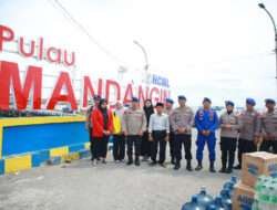 Harkamtibmas, Ditpolairud Polda Jatim Gelar Program Sambang Nusa Presisi di Pulau Mandangin Sampang