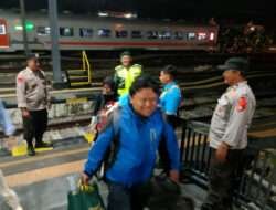 Sinergitas TNI Polri, Patroli di Stasiun Ngawi Antisipasi Arus Balik Mudik Tahap Dua