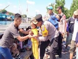 Antisipasi Arus Balik Mudik Kedua Polres Probolinggo Kota Siagakan Personel di Pelabuhan Tanjung Tembaga