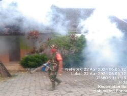 Cegah DBD, Babinsa Kodim 0802/Ponorogo Lakukan Pendampingan Pengasapan Fogging di Wilayah Desa Binaan