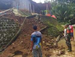 Respons Cepat Babinsa Tangkil: Membantu Korban Ambrolnya Talut Penahan Tebing