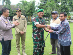 Komandan Kodim dan Wakil Bupati Trenggalek Salurkan Bantuan Pertanian ke Petani