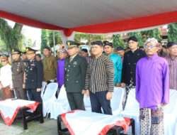 Kasdim 0806/Trenggalek Hadiri Upacara Bendera Peringatan Hari Otonomi Daerah dan Pendidikan Nasional