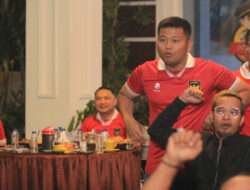 Serunya Nobar Timnas Indonesia Vs Korsel di Halaman Polres Pasuruan, Bisa Dapat Doorprize Lur !