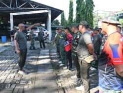 Jumat Bersih, Anggota Kodim 0802/Ponorogo Kerja Bakti Bersihkan Lingkungan