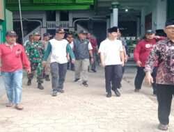 Bupati Trenggalek dan Babinsa Munjungan Tinjau Dampak Banjir