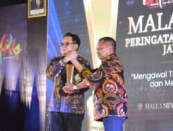 Terima PWI Jatim Award, Pj Gubernur Jatim : Dukung Sepenuhnya Kegiatan Pers