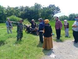 Dukung Ketahanan Pangan, Babinsa Koramil Mantingan Bersama PPL Survei Tempat Pompanisasi