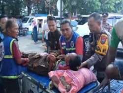 Sigap dan Tanggap, Lihat Warganya Sakit Polisi di Mojokerto Bantu Antar ke Rumah Sakit