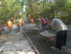 Bantu Masyarakat Miliki Jalan Desa yang Memadai Sertu Krido Bantu Lakukan Pengecoran