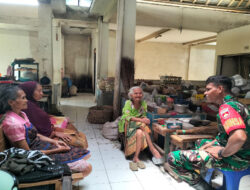 Pantau Situasi Pasar, Babinsa Sriwedari Laksanakan Silaturahmi dengan Pedagang Pasar