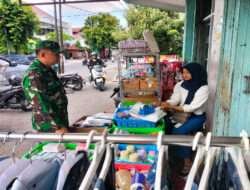 Sambangi Pelaku UMKM Babinsa Jayengan Berikan Semangat dan Motivasi