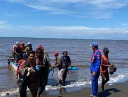 Satpolairud Polresta Banyuwangi Berhasil Selamatkan Dua Nelayan Pasuruan di Perairan Bimorejo