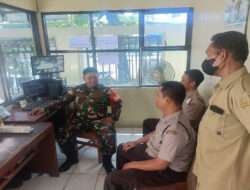 Inilah Pesan Babinsa Danukusuman, Sambangi Security SMKN 3 Surakarta