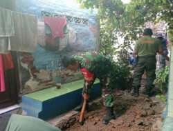 Guyup Rukun, Babinsa Timuran Bersama Warga Kerja Bakti Perbaiki Ipal Komunal