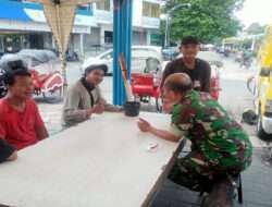 Ramah Dan Humanis, Babinsa Sudiroprajan Wujudkan Keakraban Dan Dengarkan Keluh Kesah Warga