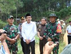 Dansatgas TMMD ke-120 Tinjau Lokasi Tanggul Penahan Jalan dan Rabat Jalan