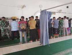 Satgas TMMD Reguler Ke-120 Kodim 0726/Sukoharjo Melaksanakan Shalat Jum’at Bersama Warga