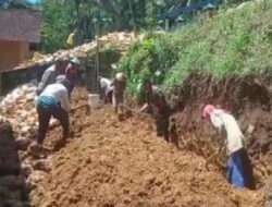 Hadir di tengah Kesulitan Masyarakat, Babinsa Koramil 0801/10 Punung Bantu Pembangunan Talud