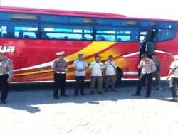 Satlantas Polres Tanjung Perak Lakukan Ramp check di Garasi PO Bus Jaya Utama
