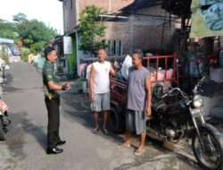 Babinsa Pucangsawit Himbau Pengepul Barang Bekas Perhatikan Kerapian dan Kebersihan Lingkungan