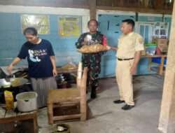 Dukung UMKM, Babinsa Karangjati Sambangi Usaha Crispy Pisang di Desa Binaan