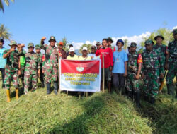 Anggota Koramil 1307-09/Poso Pesisir Buka Lahan Pertanian dalam Program TMMD Imbangan Kodim 1307/Poso