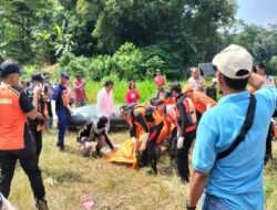 Polisi Bersama Tim Gabungan Berhasil Evakuasi Korban Hanyut di Sungai Brantas Tulungagung