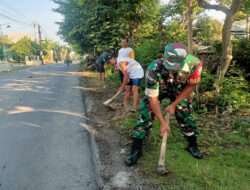 Ciptakan Lingkungan Sehat, Babinsa Bantu Warga Pembersihan Lingkungan